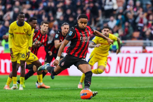 CALCIO - Serie A - AC Milan vs Hellas Verona FC Christopher Alan Nkunku of AC Milan scores a penalty during Serie A 2025 26 football match between AC Milan and Hellas Verona FC at San Siro Stadium in Milan Milan Italy  Copyright: xIPAxSport ABACAx