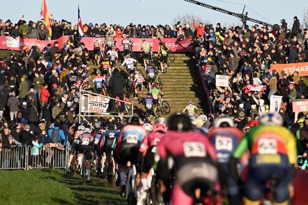 UCI Cyclocross World Cup 2025-2026 Dendermonde DENDERMONDE, BELGIUM - DECEMBER 28 : illustration picture of the riders during the 8th leg of the Dendermonde UCI Cyclocross World Cup 2025-2026 a cyclocross race for Men Elite on December 28, 2025 in Dendermonde, Belgium, 28 12 2025 ( Dendermonde Belgium  Copyright: xNicoxVereeckenx