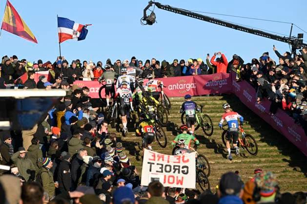 UCI Cyclocross World Cup 2025-2026 Dendermonde DENDERMONDE, BELGIUM - DECEMBER 28 : illustration picture of the riders during the 8th leg of the Dendermonde UCI Cyclocross World Cup 2025-2026 a cyclocross race for Men Elite on December 28, 2025 in Dendermonde, Belgium, 28 12 2025 ( Dendermonde Belgium  Copyright: xNicoxVereeckenx