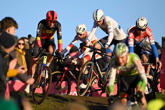 UCI Cyclocross World Cup 2025-2026 Dendermonde DENDERMONDE, BELGIUM - DECEMBER 28 : Nys Thibau (BEL) of Baloise Glowi Lions during the 8th leg of the Dendermonde UCI Cyclocross World Cup 2025-2026 a cyclocross race for Men Elite on December 28, 2025 in Dendermonde, Belgium, 28 12 2025 ( Dendermonde Belgium  Copyright: xNicoxVereeckenx