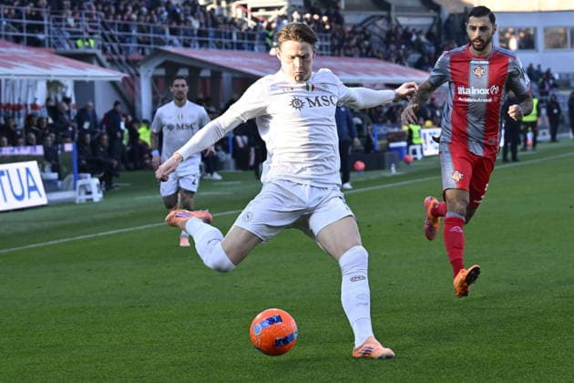 December 28, 2025, Cremona, Italy: Napoli s Scottt McTominay in action during the Italian Serie A soccer match between Cremonese and Napoli at the Giovanni Zini Stadium in Cremona, Italy, 28 December 2025. ANSA Soccer: Serie A; Cremonese Vs Napoli  - ZUMAa110 20251228_zaf_a110_017 Copyright: xAlessioxTarpinix