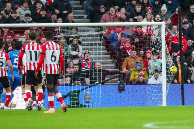 Sunderland v Leeds United, Premier League Simon Adingra Of Sunderland scores a GOAL 1-0 during the Sunderland v Leeds United Premier League match at the Stadium of Light, Sunderland, England on 28 December 2025 Credit: Lee Keuneke Every Second Media Editorial use only. All images are copyright Every Second Media Limited. No images may be reproduced without prior permission. All rights reserved. Premier League and Football League images are subject to licensing agreements with Football DataCo Limited. see https: www.football-dataco.com Copyright: xIMAGO EveryxSecondxMediax ESM-1727-0032 LeexKeunekex xEveryxSecondxMediax