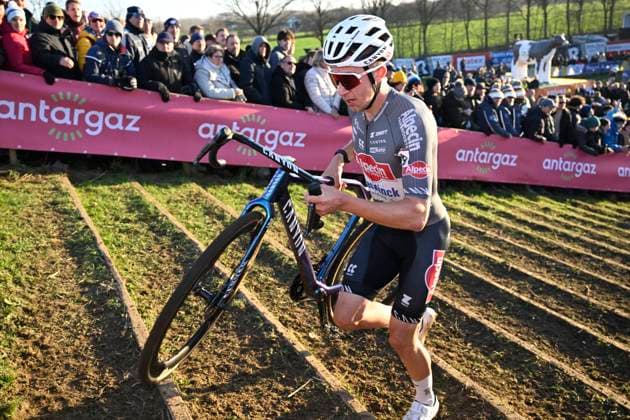 UCI Cyclocross World Cup 2025-2026 Dendermonde DENDERMONDE, BELGIUM - DECEMBER 28 : Michels Jente (BEL) of Alpecin-deceuninck Development Team during the 8th leg of the Dendermonde UCI Cyclocross World Cup 2025-2026 a cyclocross race for Men Elite on December 28, 2025 in Dendermonde, Belgium, 28 12 2025 ( Dendermonde Belgium  Copyright: xNicoxVereeckenx