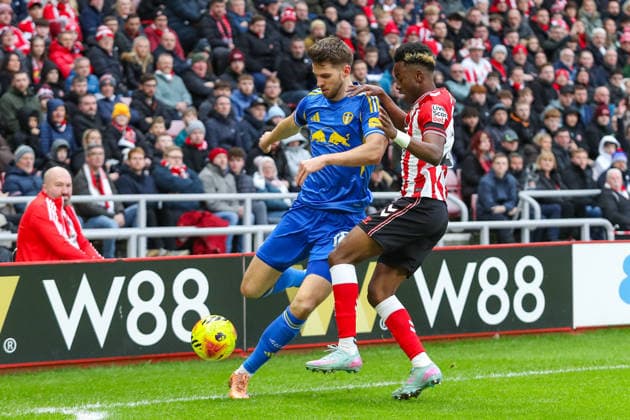 Sunderland v Leeds United, Premier League Anton Stach Of Leeds United battles with Simon Adingra Of Sunderland during the Sunderland v Leeds United Premier League match at the Stadium of Light, Sunderland, England on 28 December 2025 Credit: Lee Keuneke Every Second Media Editorial use only. All images are copyright Every Second Media Limited. No images may be reproduced without prior permission. All rights reserved. Premier League and Football League images are subject to licensing agreements with Football DataCo Limited. see https: www.football-dataco.com Copyright: xIMAGO EveryxSecondxMediax ESM-1727-0046 LeexKeunekex xEveryxSecondxMediax