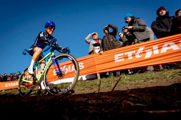 Shirin van Anrooij BALOISE GLOWI LIONS during the UCI Cyclo cross World Cup 2025 Woman in DENDERMONDE, Belgium on 28 december 2025, photo by Marcel van Dorst EYE4images DeFodi Images