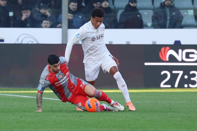 NapoliÕs David Neres and Cremonese s Martin Payero during the Serie A soccer match between Cremonese and Napoli at the Giovanni Zini Stadium in Cremona Italy - Sunday, 28 december 2025. - Soccer .  Copyright: xAlbertoxMariani LaPressex