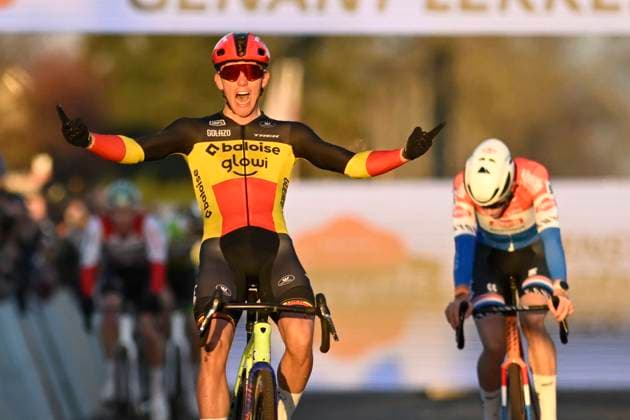 UCI Cyclocross World Cup 2025-2026 Dendermonde DENDERMONDE, BELGIUM - DECEMBER 28 : Nys Thibau (BEL) of Baloise Glowi Lions wins, second place for Del Grosso Tibor (NED) of Alpecin-deceuninck during the 8th leg of the Dendermonde UCI Cyclocross World Cup 2025-2026 a cyclocross race for Men Elite on December 28, 2025 in Dendermonde, Belgium, 28 12 2025 ( Dendermonde Belgium  Copyright: xNicoxVereeckenx
