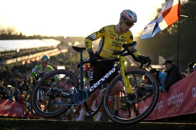 UCI Cyclocross World Cup 2025-2026 Dendermonde DENDERMONDE, BELGIUM - DECEMBER 28 : Van Aert Wout (BEL) of Team Visma Lease A Bike during the 8th leg of the Dendermonde UCI Cyclocross World Cup 2025-2026 a cyclocross race for Men Elite on December 28, 2025 in Dendermonde, Belgium, 28 12 2025 ( Dendermonde Belgium  Copyright: xNicoxVereeckenx