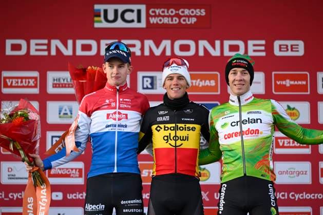 UCI Cyclocross World Cup 2025-2026 Dendermonde DENDERMONDE, BELGIUM - DECEMBER 28 : Del Grosso Tibor (NED) of Alpecin-deceuninck, Nys Thibau (BEL) of Baloise Glowi Lions and Sweeck Laurens (BEL) of Crelan-corendon pictured during the podium ceremony of the 8th leg of the Dendermonde UCI Cyclocross World Cup 2025-2026 a cyclocross race for Men Elite on December 28, 2025 in Dendermonde, Belgium, 28 12 2025 ( Dendermonde Belgium  Copyright: xNicoxVereeckenx