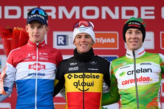UCI Cyclocross World Cup 2025-2026 Dendermonde DENDERMONDE, BELGIUM - DECEMBER 28 : Del Grosso Tibor (NED) of Alpecin-deceuninck, Nys Thibau (BEL) of Baloise Glowi Lions and Sweeck Laurens (BEL) of Crelan-corendon pictured during the podium ceremony of the 8th leg of the Dendermonde UCI Cyclocross World Cup 2025-2026 a cyclocross race for Men Elite on December 28, 2025 in Dendermonde, Belgium, 28 12 2025 ( Dendermonde Belgium  Copyright: xNicoxVereeckenx