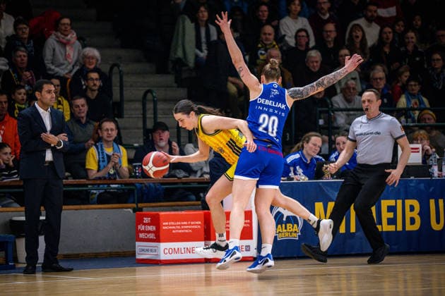 Basketball Berlin 28 12 2025 Season 2025 2026 DBBL 1 Bundesliga Alba Berlin BC Pharmaserv Marburg Tessa Stammberger Alba, No 06 Lea Debeljak Marburg, No 20