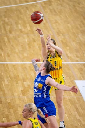 Basketball Berlin 28 12 2025 Season 2025 2026 DBBL 1 Bundesliga Alba Berlin BC Pharmaserv Marburg Jo Raflo Alba, No 09 Lea Debeljak Marburg, No 20