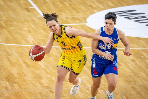 Basketball Berlin 28 12 2025 Season 2025 2026 DBBL 1 Bundesliga Alba Berlin BC Pharmaserv Marburg Lena Gohlisch Alba, No 12 Ana Raimundo Marburg, No 06