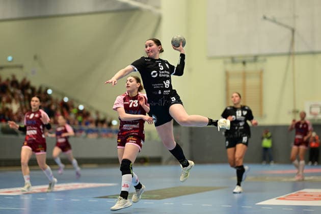 Handball I Women I Season 2025 2026 I 2 HBF I 11 Matchday I HL Buchholz 08 Rosengarten HC Leipzig I 28 12 2025 Throw Kim Angelina Lang 5, HC Leipzig Hamburg CU Arena, CU Arena Niedersachsen Germany Copyright: xLobeca FelixxSchlikisx