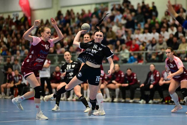Handball I Women I Season 2025 2026 I 2 HBF I 11 Matchday I HL Buchholz 08 Rosengarten HC Leipzig I 28 12 2025 Throw Lisa Lammich 76, HC Leipzig Hamburg CU Arena, CU Arena Niedersachsen Germany Copyright: xLobeca FelixxSchlikisx