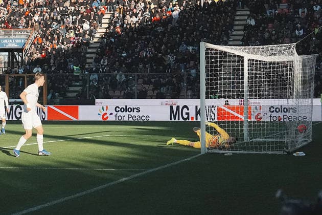 CREMONA, ITALY - DECEMBER 28: Rasmus Hojlund of SSC Napoli scores during the Serie A match between US Cremonese and SSC Napoli at Stadio Zini on December 28, 2025 in CREMONA, Italy Copyright: xFOTOAGENZIAx