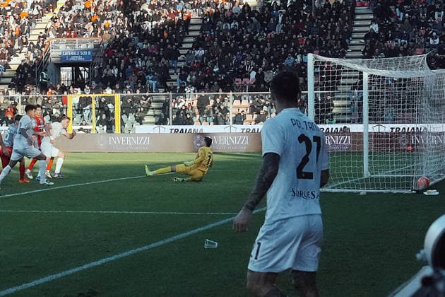 CREMONA, ITALY - DECEMBER 28: Rasmus Hojlund of SSC Napoli scores during the Serie A match between US Cremonese and SSC Napoli at Stadio Zini on December 28, 2025 in CREMONA, Italy Copyright: xFOTOAGENZIAx
