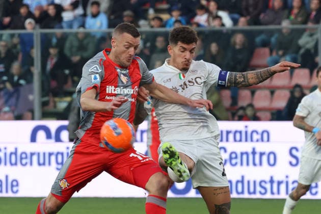 Cremonese s Jamie Vardy e NapoliÕs Giovanni Di Lorenzo during the Serie A soccer match between Cremonese and Napoli at the Giovanni Zini Stadium in Cremona Italy - Sunday, 28 december 2025. - Soccer .  Copyright: xAlbertoxMariani LaPressex