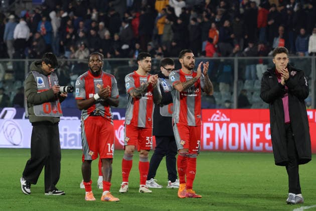 players of Cremonese s show their dejection at the end of during the Serie A soccer match between Cremonese and Napoli at the Giovanni Zini Stadium in Cremona Italy - Sunday, 28 december 2025. - Soccer .  Copyright: xAlbertoxMariani LaPressex