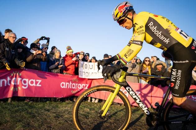 Belgian Wout van Aert pictured in action during the men s elite race at the World Cup cyclocross cycling event in Dendermonde, Belgium, stage 8 (out of 12) of the UCI World Cup cyclocross competition, Sunday 28 December 2025. DAVIDxPINTENS  x151955354x