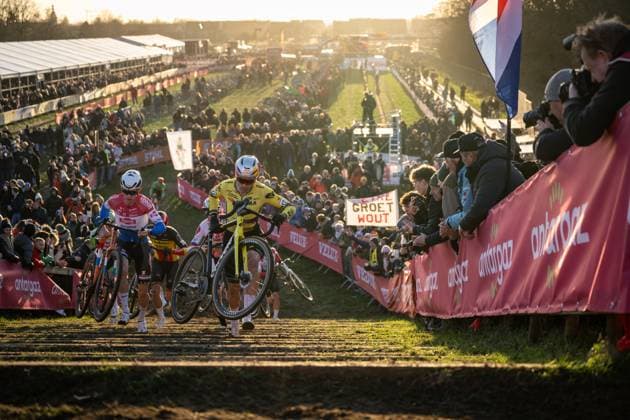 Dutch Tibor Del Grosso and Belgian Wout van Aert pictured in action during the men s elite race at the World Cup cyclocross cycling event in Dendermonde, Belgium, stage 8 (out of 12) of the UCI World Cup cyclocross competition, Sunday 28 December 2025. DAVIDxPINTENS  x151955745x