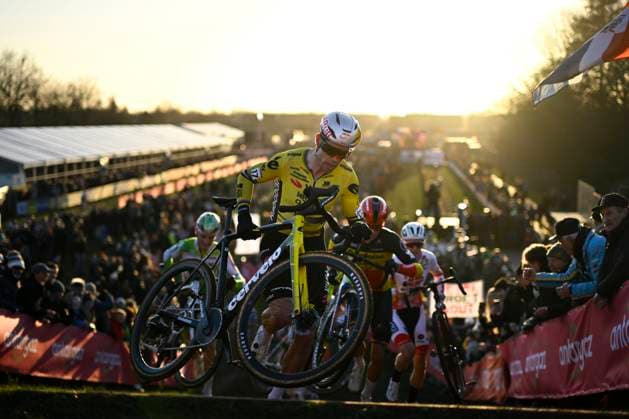 UCI Cyclocross World Cup 2025-2026 Dendermonde DENDERMONDE, BELGIUM - DECEMBER 28 : during the 8th leg of the Dendermonde UCI Cyclocross World Cup 2025-2026 a cyclocross race for Men Elite on December 28, 2025 in Dendermonde, Belgium, 28 12 2025 ( Dendermonde Belgium  Copyright: xNicoxVereeckenx
