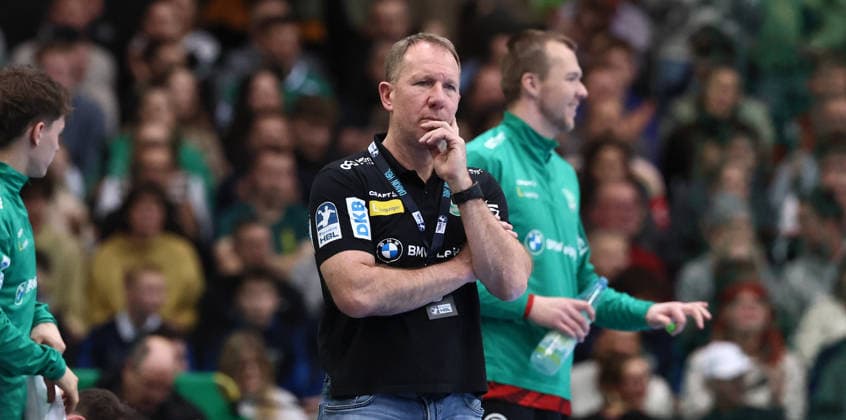 Leipzig, 27 12 2025, Arena Leipzig, Handball, Bundesliga, 19 Spieltag , SC DHfK Leipzig vs Rhein Neckar Löwen Mannheim , Im Bild Trainer Frank Carstens, DHfK Leipzig , Nur zur redaktionellen Nutzung Only editorial use , DHB HBL regulations prohibit any use of photographs as image sequences and or quasi video ,