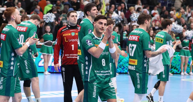 Leipzig, 27 12 2025, Arena Leipzig, Handball, Bundesliga, 19 Matchday , SC DHfK Leipzig vs Rhein Neckar Löwen Mannheim 26 30 16 15 , In the picture Disappointment at Leipzig after the match Lucas Krzikalla 8, Leipzig , For editorial use only Only editorial use , DHB HBL regulations prohibit any use of photographs as image sequences and or quasi video ,