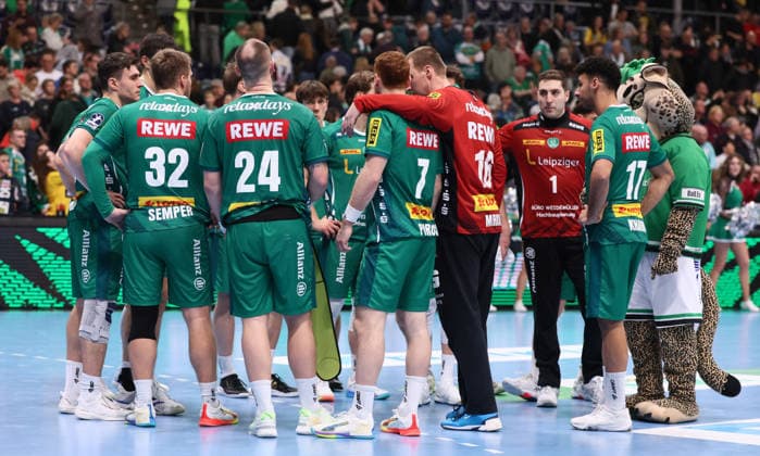 Leipzig, 27 12 2025, Arena Leipzig, Handball, Bundesliga, 19 Spieltag , SC DHfK Leipzig vs Rhein Neckar Löwen Mannheim 26 30 16 15 , Im Bild Enttäuschung bei Leipzig nach dem Spiel , Nur zur redaktionellen Nutzung Only editorial use , DHB HBL regulations prohibit any use of photographs as image sequences and or quasi video ,