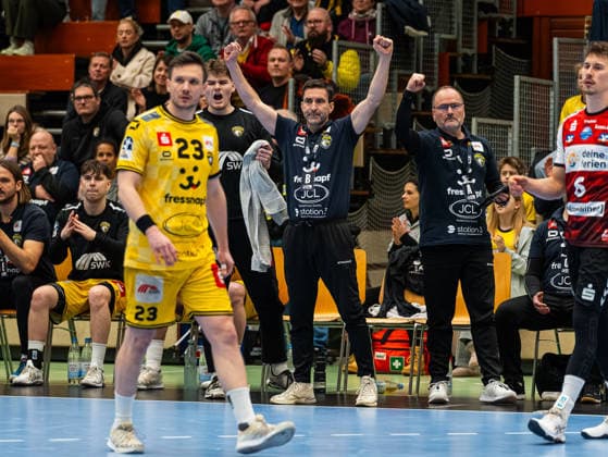 Mark Schmetz HSG Krefeld Niederrhein, Coach cheers HSG Krefeld Niederrhein vs HSG Nordhorn Lingen, Handball, 2 Bundesliga, 17 Matchday, Season 2025 2026, 28 12 2025 HSG Krefeld Niederrhein vs HSG Nordhorn Lingen, Handball, 2 Bundesliga, 17 Matchday, Season 2025 2026, 28 12 2025 Krefeld Copyright: xEibner-Pressefoto DamianxKruczynx EP_DKI