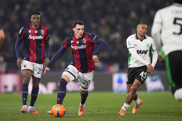Bologna s Nadir Zortea in action during the Serie A soccer match between Bologna and Sassuolo at the Renato DallÕAra Stadium in Bologna, north Italy - Sunday, December 28, 2025 -  Copyright: xMassimoxPaolone LaPressex