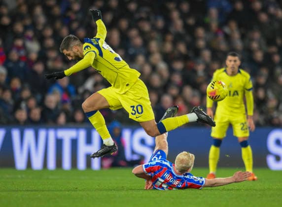 Crystal Palace v Tottenham Hotspur Premier League Will Hughes of Crystal Palace tackles Rodrigo Bentancur of Tottenham Hotspur during the Premier League match at Selhurst Park, London 28 12 2025 UK Newspapers OUT Copyright: xMalcolmxFellx FIL-22705-0027