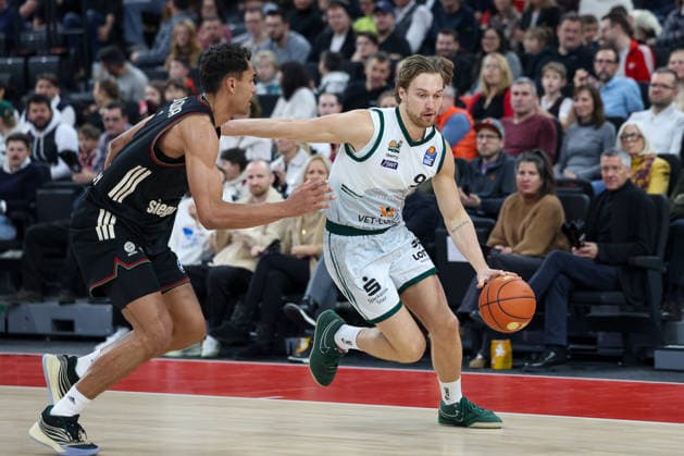 Marco Hollersbacher Vet Concept Gladiators Trier, 09 with Oscar da Silva FC Bayern Basketball, 01 , GER, FC Bayern Basketball vs Vet Concept Gladiators Trier, Basketball, easycredit Basketball Bundesliga, 11 Matchday, Season 2025 2026, 28 12 2025, GER, FC Bayern Basketball vs Vet Concept Gladiators Trier, Basketball, easycredit Basketball Bundesliga, 11 Matchday, Season 2025 2026, 28 12 2025 Munich Copyright: xEibner-Pressefoto JennixMaulx EP_JML