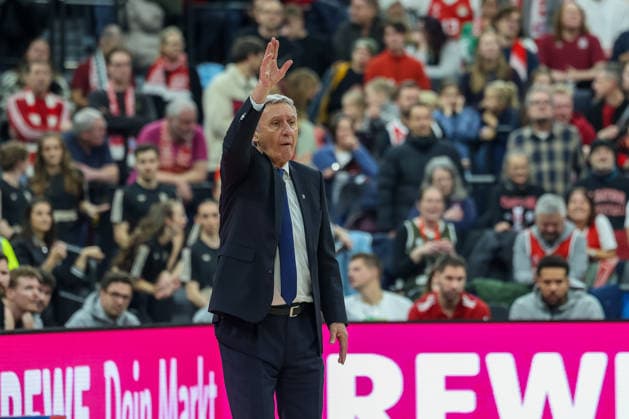 Svetislav Pesic FC Bayern Basketball, Head Coach gesticulates, GER, FC Bayern Basketball vs Vet Concept Gladiators Trier, Basketball, easycredit Basketball Bundesliga, Matchday 11, Season 2025 2026, 28 12 2025, GER, FC Bayern Basketball vs Vet Concept Gladiators Trier, Basketball, easycredit Basketball Bundesliga, Matchday 11, Season 2025 2026, 28 12 2025 Munich Copyright: xEibner-Pressefoto JennixMaulx EP_JML