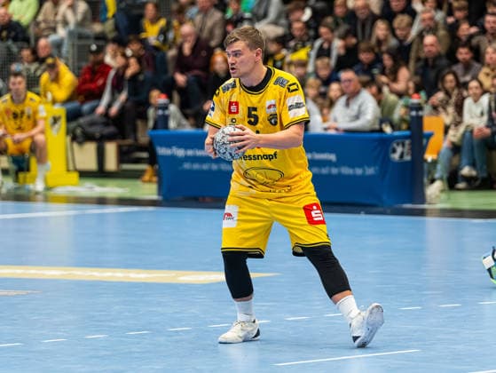 Falk Kolodziej HSG Krefeld Niederrhein, 05 at the seven-meter HSG Krefeld Niederrhein vs HSG Nordhorn Lingen, Handball, 2 Bundesliga, 17 Matchday, Season 2025 2026, 28 12 2025 HSG Krefeld Niederrhein vs HSG Nordhorn Lingen, Handball, 2 Bundesliga, 17 Matchday, Season 2025 2026, 28 12 2025 Krefeld Copyright: xEibner-Pressefoto DamianxKruczynx EP_DKI