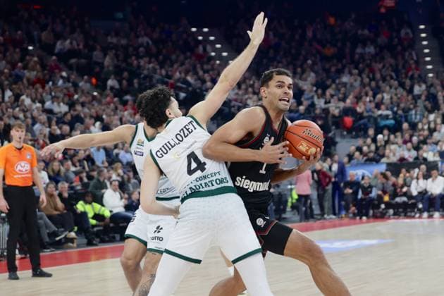 Triers 4 GUILLOZET vs Bavarias 1 Oscar DA SILVA Basketball Bayern Trier Bundesliga, FC Bayern Basketball VET CONCEPT Gladiators Trier, 11 Matchday, Season 2025 2026, 28 12 2025, in Munich, S A P G A R D E N, Germany Source Copyright Credit Oryk HAIST xBASKETBALL-BAYERN-MBCx