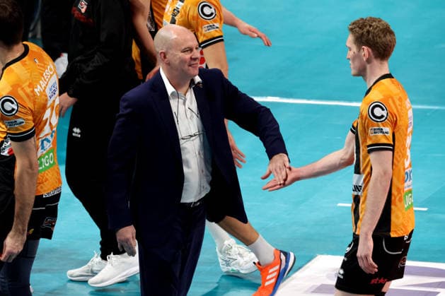 DEU, DVV, 1 VBL, BR Volleys vs WWK Volleys Herrsching, 28 12 2025, Max Schmeling Halle, Berlin, DEU, DVV, 1 VBL, BR Volleys vs WWK Volleys Herrsching, in the picture coach Joel Banks BR Volleys , Fedor Ivanov BR Volleys 33 nordphotoxGmbHx xEngler nph00076