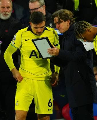 Tottenham Hotspur Manager Thomas Frank issues instructions to Joao Palhinha Crystal Palace v Tottenham Hotspur, Premier League, Football, Selhurst Park, London, UK - 28 Dec 2025London Selhurst Park United Kingdom EDITORIAL USE ONLY No use with unauthorised audio, video, data, fixture lists, club league logos or live services. Online in-match use limited to 120 images, no video emulation. No use in betting, games or single club league player publications. Copyright: xJavierxGarcia Shutterstockx 16213167ak