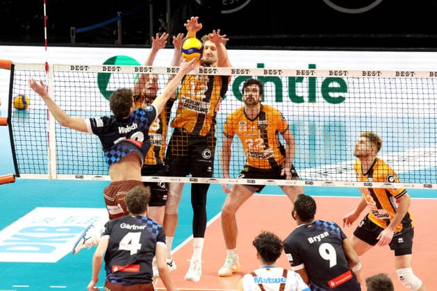 DEU, DVV, 1 VBL, BR Volleys vs WWK Volleys Herrsching, 28 12 2025, Max Schmeling Halle, Berlin, DEU, DVV, 1 VBL, BR Volleys vs WWK Volleys Herrsching, in the picture Fedor Ivanov BR Volleys 33 , Florian Krage Brewitz BR Volleys 12 , Jake Hanes BR Volleys 22 , LAURENZ WELSCH Herrsching 12 nordphotoxGmbHx xEngler nph00076