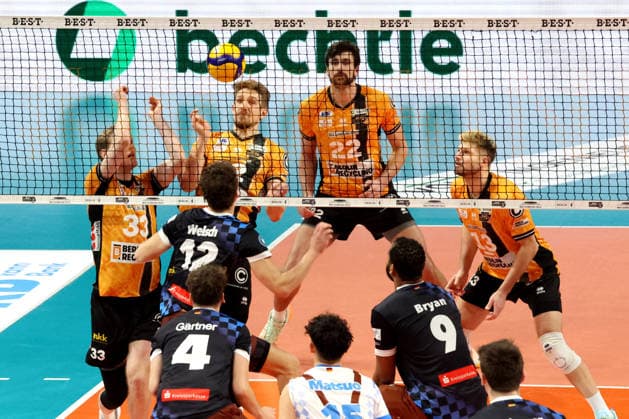 DEU, DVV, 1 VBL, BR Volleys vs WWK Volleys Herrsching, 28 12 2025, Max Schmeling Halle, Berlin, DEU, DVV, 1 VBL, BR Volleys vs WWK Volleys Herrsching, pictured Fedor Ivanov BR Volleys 33 , Florian Krage Brewitz BR Volleys 12 , Jake Hanes BR Volleys 22 , Ruben Schott BR Volleys 13 , LAURENZ WELSCH Herrsching 12 , GUSTAVO OSCAR BRYAN AVILA Herrsching 9 , MORITZ GAERTNER Herrsching 4 nordphotoxGmbHx xEngler nph00076