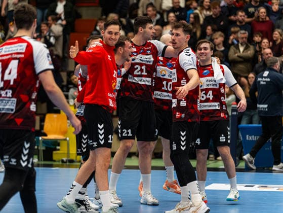 Tarek Marschall HSG Nordhorn Lingen, 11 , Elmar Erlingsson HSG Nordhorn Lingen, 64 , Mika Sajenev HSG Nordhorn Lingen, 21 and Maximilian Lux HSG Nordhorn Lingen, 10 are happy after the win HSG Krefeld Niederrhein vs HSG Nordhorn Lingen, Handball, 2 Bundesliga, Matchday 17, Season 2025 2026, 28 12 2025 HSG Krefeld Niederrhein vs HSG Nordhorn Lingen, Handball, 2 Bundesliga, Matchday 17, Season 2025 2026, 28 12 2025 Krefeld Copyright: xEibner-Pressefoto DamianxKruczynx EP_DKI