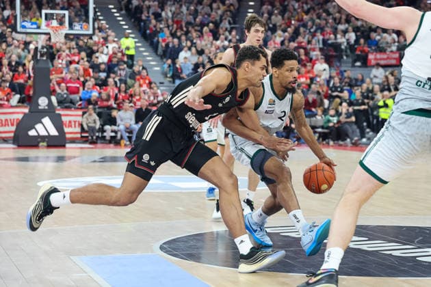 Urald King Vet Concept Gladiators Trier, 20 with Oscar da Silva FC Bayern Basketball, 01 , GER, FC Bayern Basketball vs Vet Concept Gladiators Trier, Basketball, easycredit Basketball Bundesliga, 11 Matchday, Season 2025 2026, 28 12 2025, GER, FC Bayern Basketball vs Vet Concept Gladiators Trier, Basketball, easycredit Basketball Bundesliga, 11 Matchday, Season 2025 2026, 28 12 2025 Muenchen Copyright: xEibner-Pressefoto JennixMaulx EP_JML