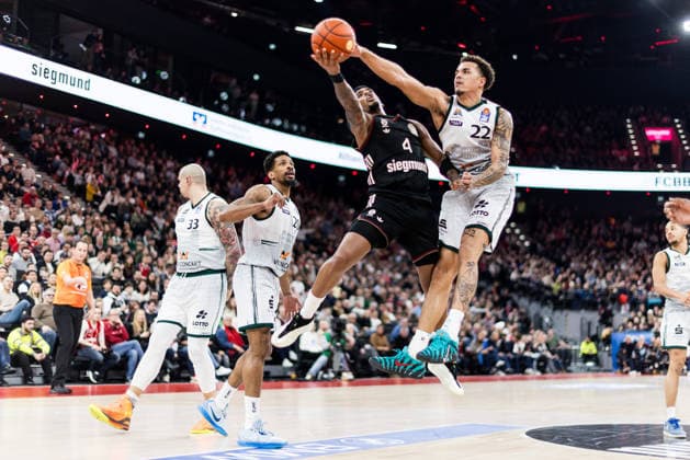 easyCredit Basketball Bundesliga FC Bayern München Vet Concept Gladiators Trier 28 12 2025 Xavier Rathan Mayes FC Bayern München, 4 in the throw, Nolan Adekunle Vet Concept Gladiators Trier, 22 blocks easyCredit Basketball Bundesliga FC Bayern München Vet Concept Gladiators Trier, Munich, SAP Garden on 28 12 2025 Copyright: xBEAUTIFULxSPORTS Wunderlx