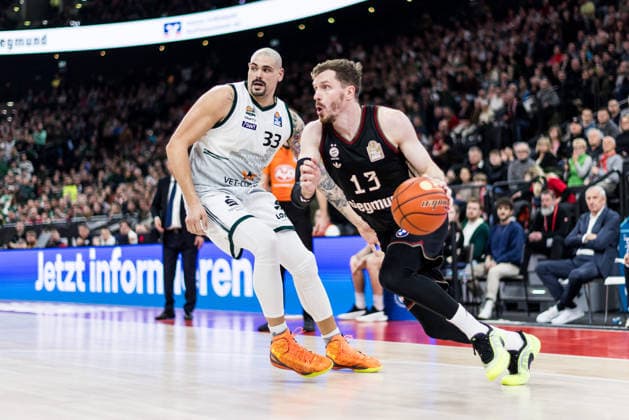 easyCredit Basketball Bundesliga FC Bayern München Vet Concept Gladiators Trier 28 12 2025 Maik Zirbes Vet Concept Gladiators Trier, 33 , Andreas Andi Obst FC Bayern München, 13 on the ball easyCredit Basketball Bundesliga FC Bayern München Vet Concept Gladiators Trier, Munich, SAP Garden on 28 12 2025 Copyright: xBEAUTIFULxSPORTS Wunderlx