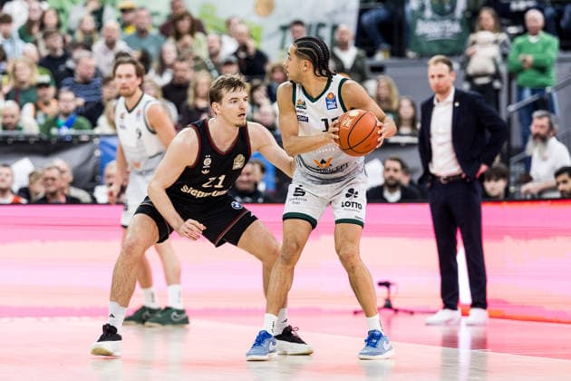 easyCredit Basketball Bundesliga FC Bayern München Vet Concept Gladiators Trier 28 12 2025 Justus Hollatz FC Bayern München, 21 , Jordan Roland Vet Concept Gladiators Trier, 15 on the ball easyCredit Basketball Bundesliga FC Bayern München Vet Concept Gladiators Trier, Munich, SAP Garden on 28 12 2025 Copyright: xBEAUTIFULxSPORTS Wunderlx