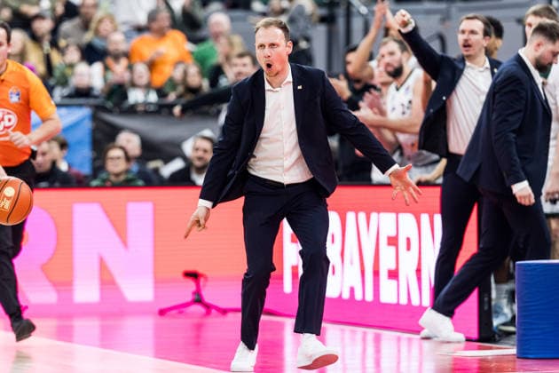 easyCredit Basketball Bundesliga FC Bayern München Vet Concept Gladiators Trier 28 12 2025 Jacques Schneider Coach Vet Concept Gladiators Trier cheers easyCredit Basketball Bundesliga FC Bayern München Vet Concept Gladiators Trier, Munich, SAP Garden on 28 12 2025 Copyright: xBEAUTIFULxSPORTS Wunderlx