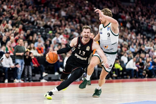 easyCredit Basketball Bundesliga FC Bayern München Vet Concept Gladiators Trier 28 12 2025 Andreas Andi Obst FC Bayern München, 13 on the ball, Marco Hollersbacher Vet Concept Gladiators Trier, 9 easyCredit Basketball Bundesliga FC Bayern München Vet Concept Gladiators Trier, Munich, SAP Garden on 28 12 2025 Copyright: xBEAUTIFULxSPORTS Wunderlx