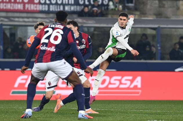 CALCIO - Serie A - Bologna FC vs US Sassuolo volpato Cristian (Sassuolo) shooting on goal during Bologna FC vs US Sassuolo, Italian soccer Serie A match in Bologna, Italy, December 28 2025 Bologna Italy  Copyright: xIPAxSport ABACAx
