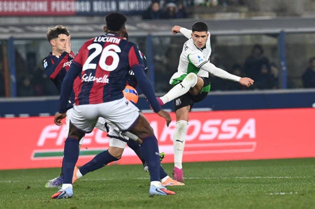CALCIO - Serie A - Bologna FC vs US Sassuolo volpato Cristian (Sassuolo) shooting on goal during Bologna FC vs US Sassuolo, Italian soccer Serie A match in Bologna, Italy, December 28 2025 Bologna Italy  Copyright: xIPAxSport ABACAx