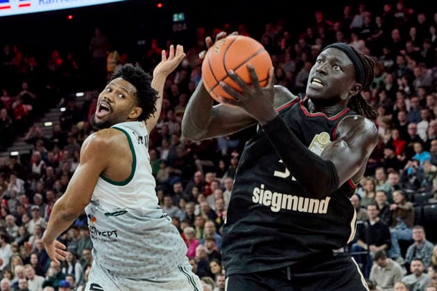 German Basketball Bundesliga BBL , FC Bayern Munich Basketball vs VET CONCEPT GLADIATORS TRIER, Munich FC Bayern Basketball, TRIER VET CONCEPT GLADIATORS, 2025 12 28 in Munich SAP Garden GABRIEL Wenyen FC Bayern Basketball C Nr32 FCBB32 , AKANNO Dexter VET CONCEPT GLADIATORS TRIER Small Forward SF Nr 2 TRI2 sportworld Munich SAP Garden Bayern Germany